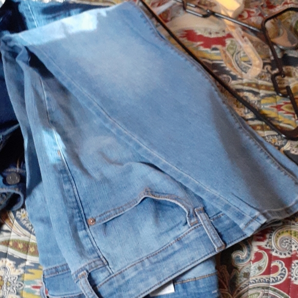 Jeans - Picture 3 of 3